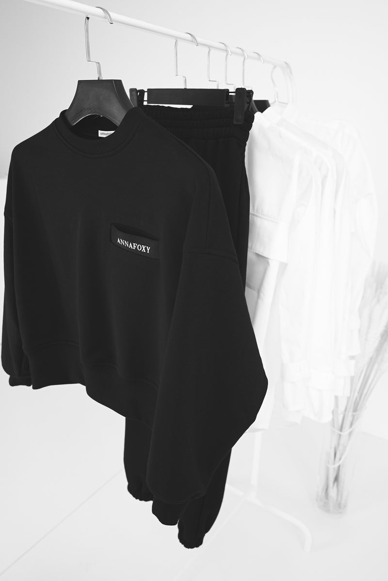 OVERSIZE BLACK SWEATSHIRT