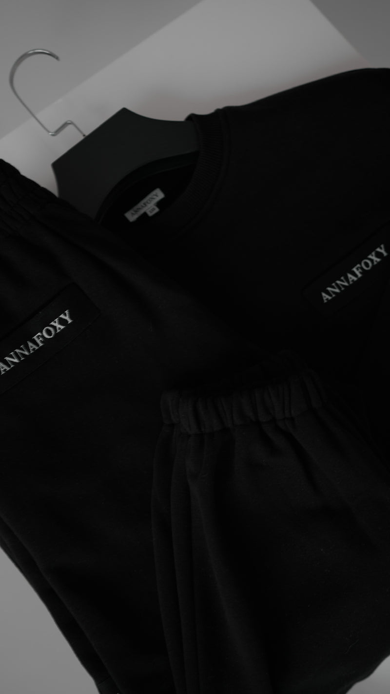 OVERSIZE BLACK SWEATSHIRT