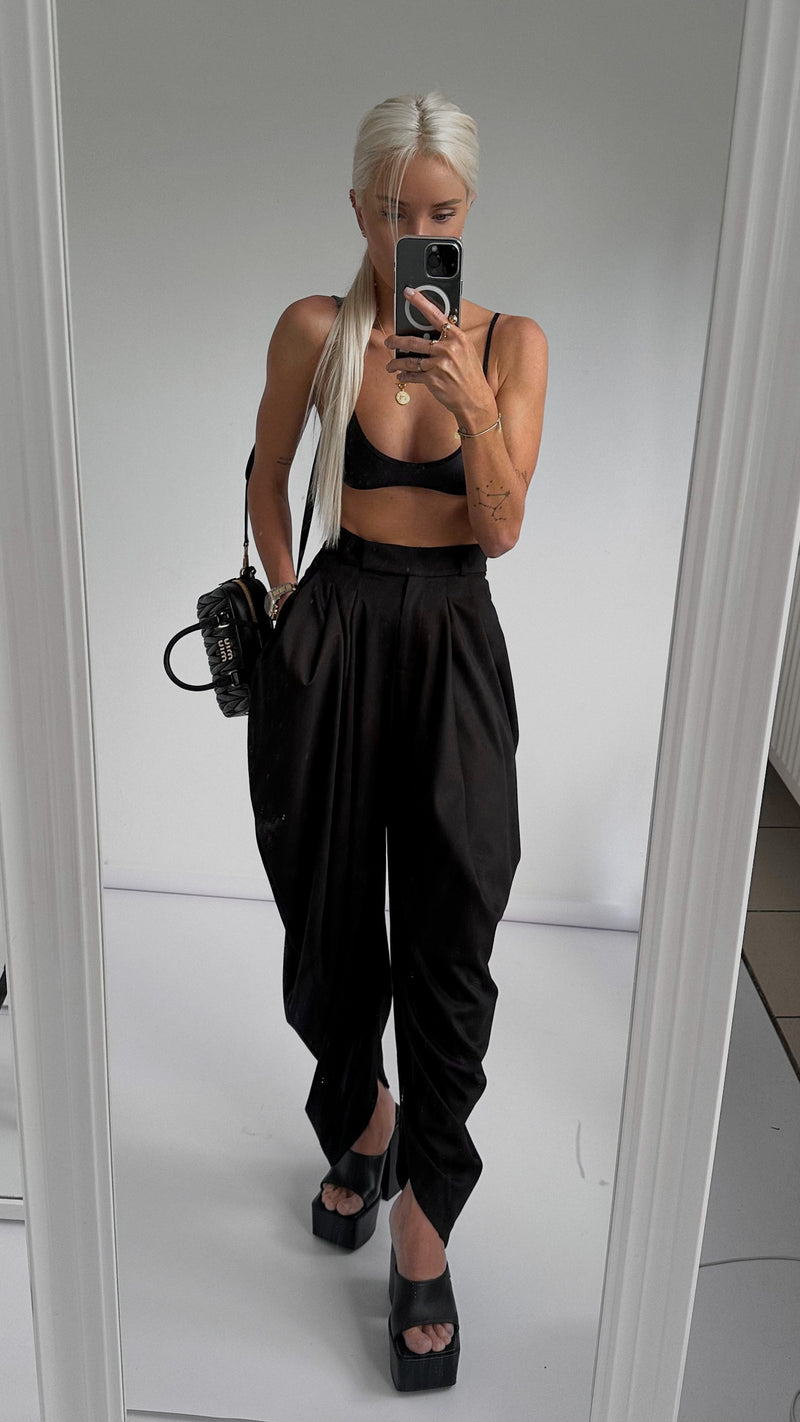 BAGGY BLACK TROUSERS