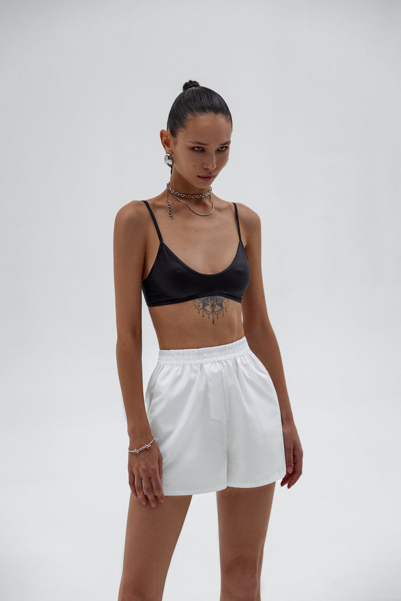 BASIC WHITE SHORTS