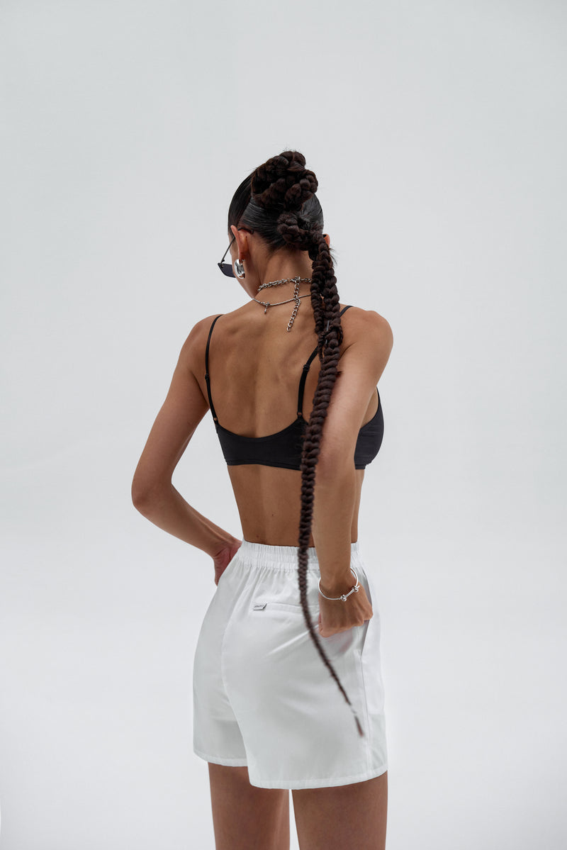 BASIC WHITE SHORTS