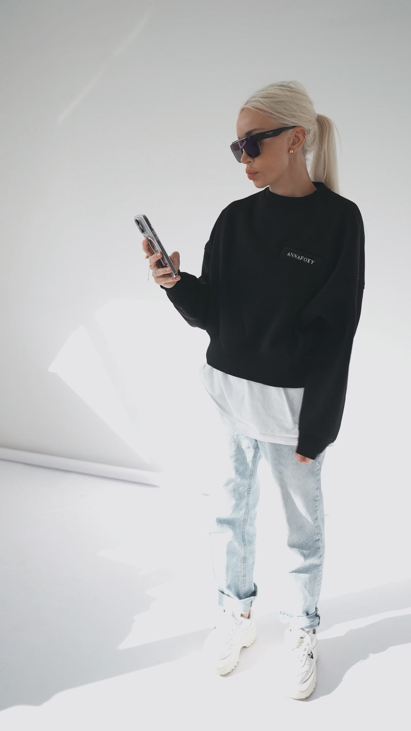OVERSIZE BLACK SWEATSHIRT
