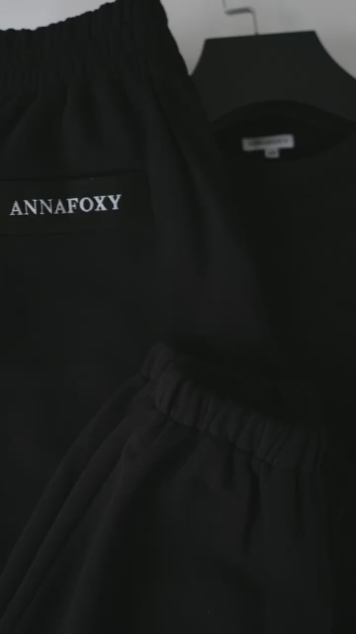 OVERSIZE BLACK SWEATSHIRT